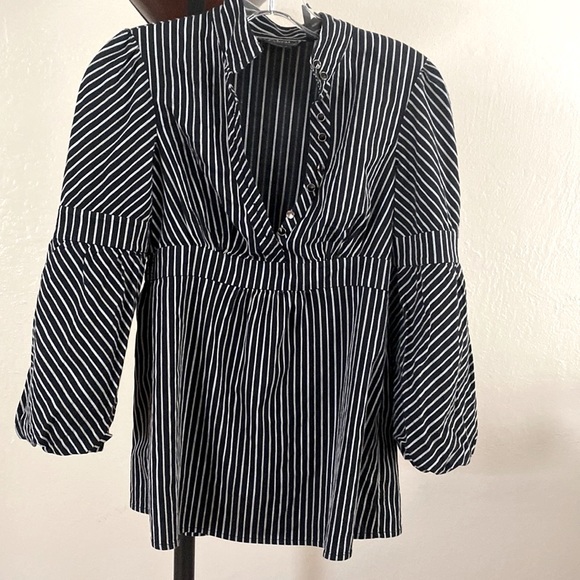 Guess Authentic Brand womens top - SIZE S/P - Picture 1 of 11